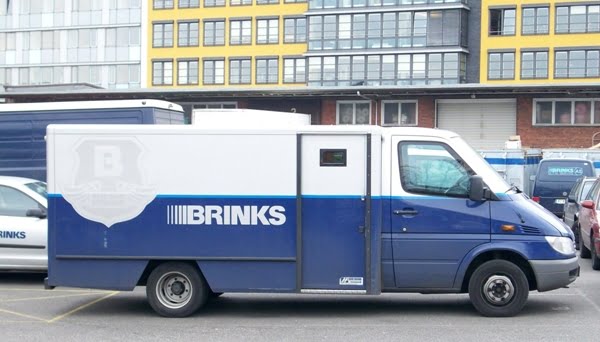 Brinks_Geldtransporter_04.jpg